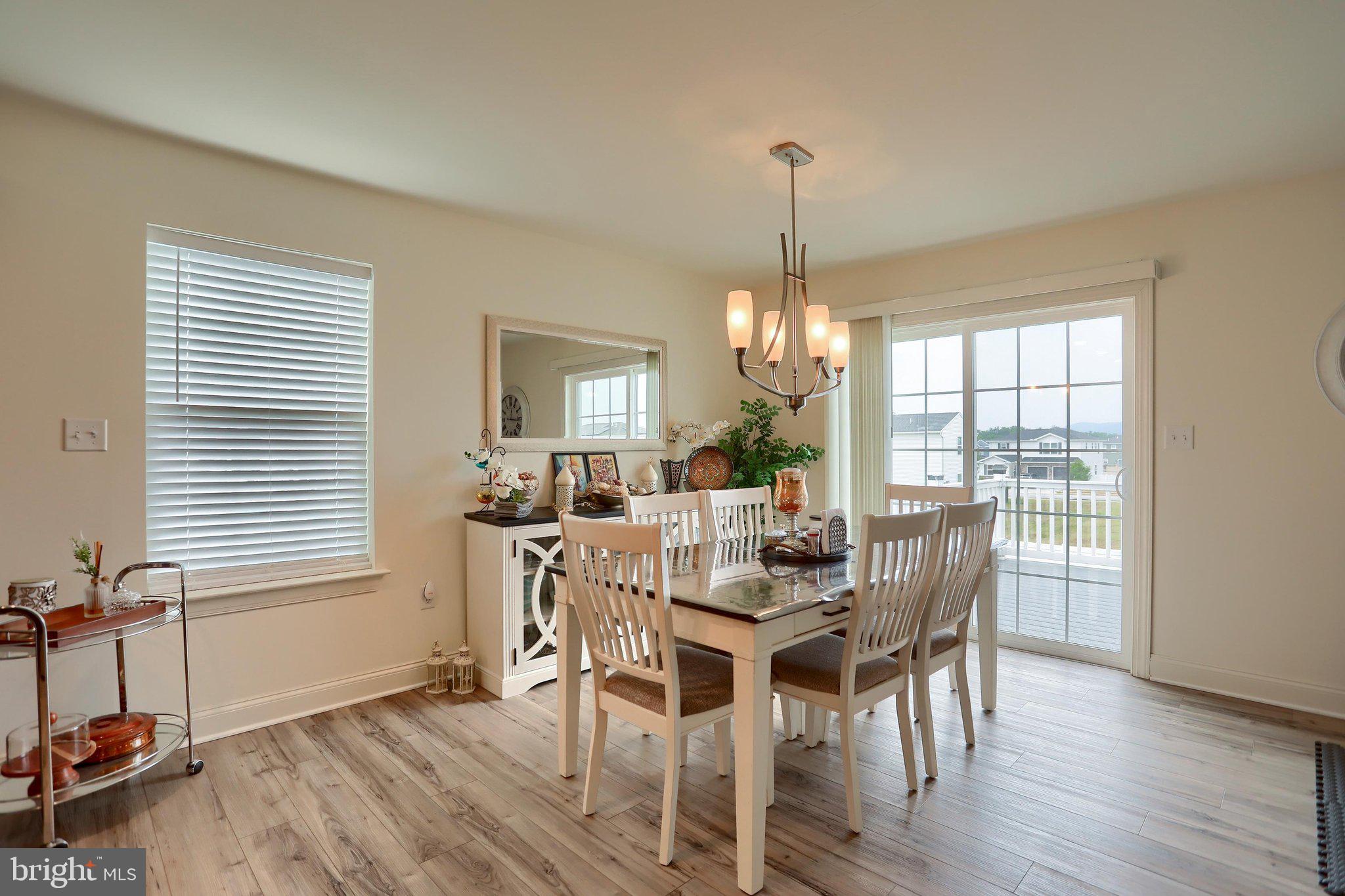 WINDY HEIGHTS, THE NEW - Residential