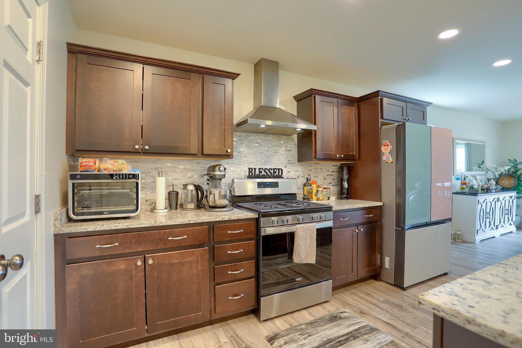 WINDY HEIGHTS, THE NEW - Residential