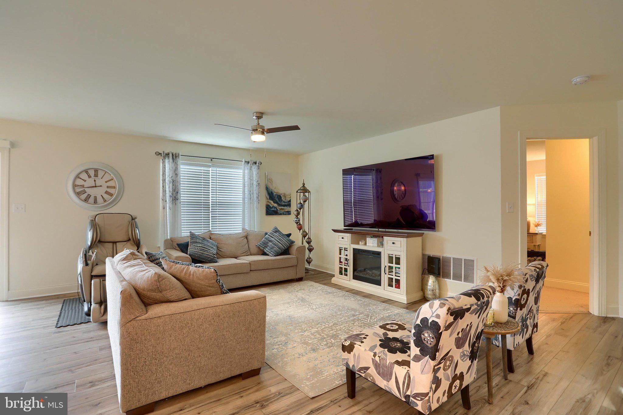 WINDY HEIGHTS, THE NEW - Residential