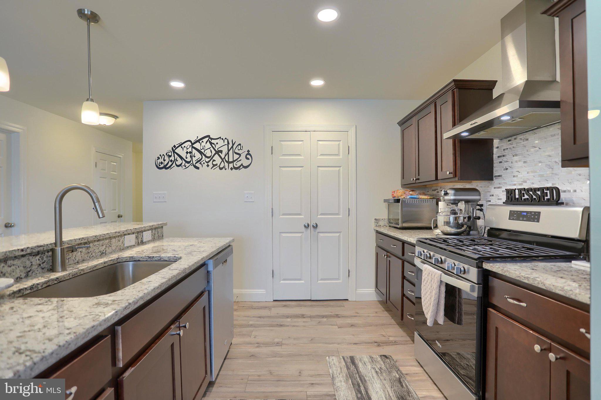 WINDY HEIGHTS, THE NEW - Residential