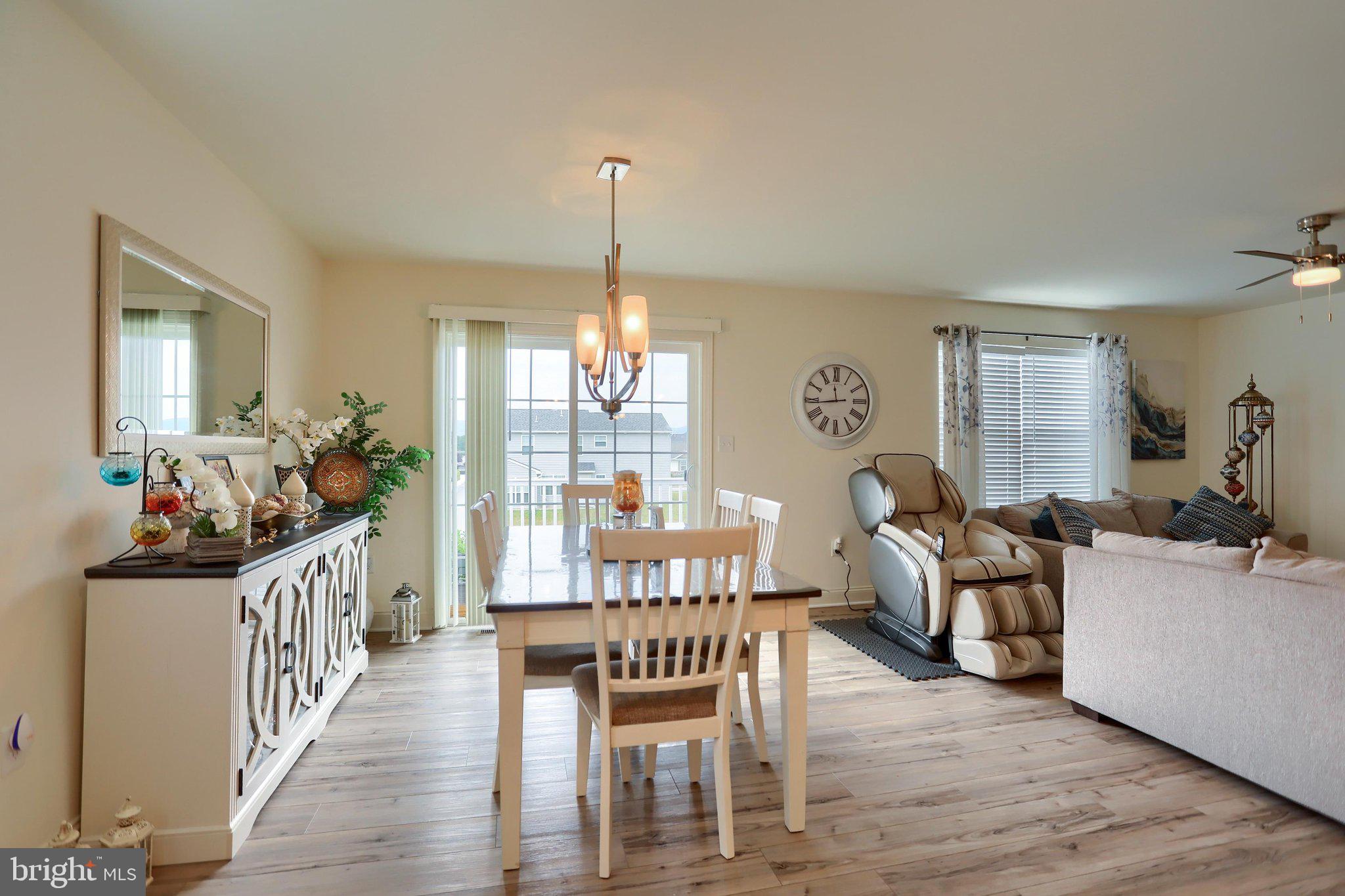 WINDY HEIGHTS, THE NEW - Residential