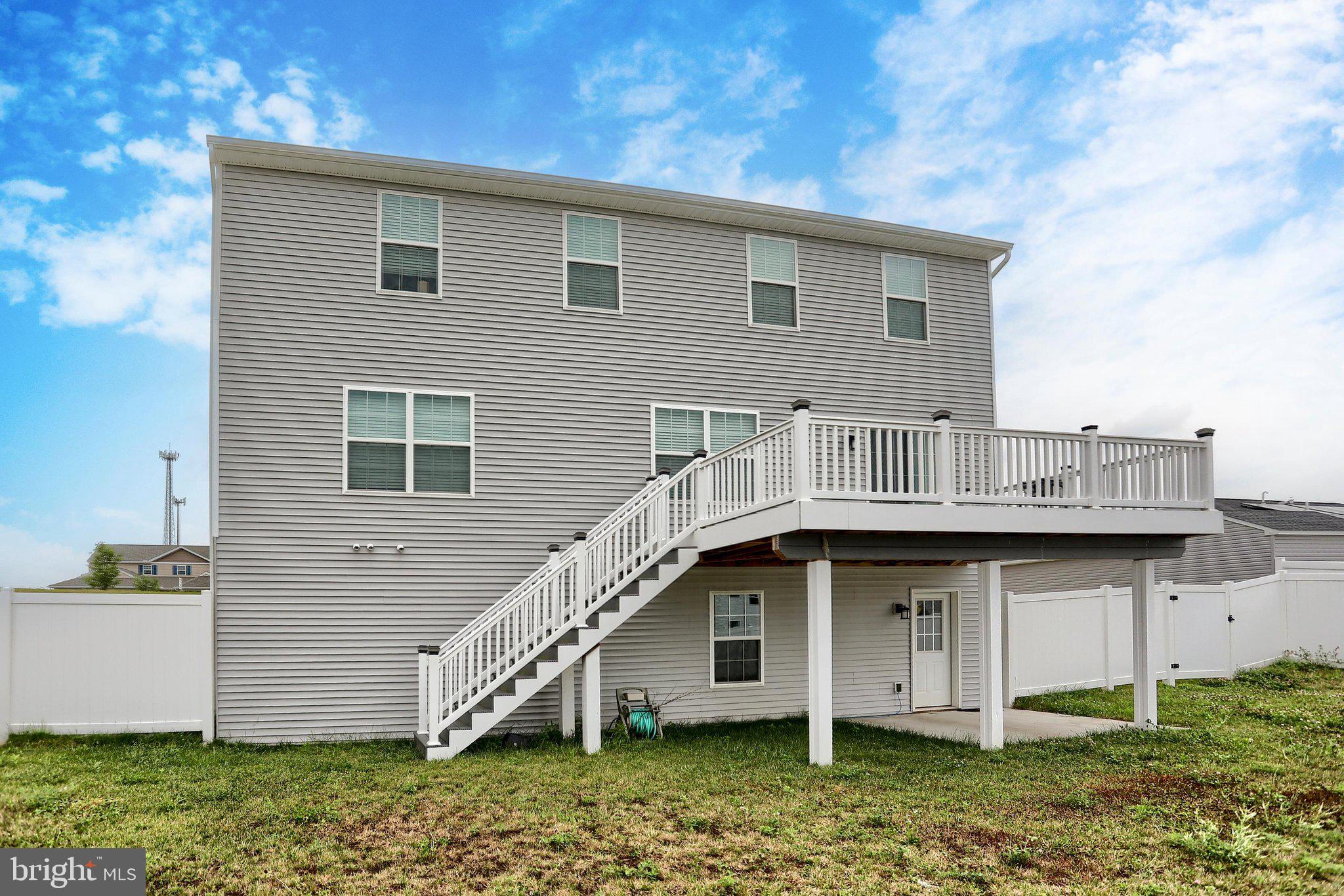 WINDY HEIGHTS, THE NEW - Residential