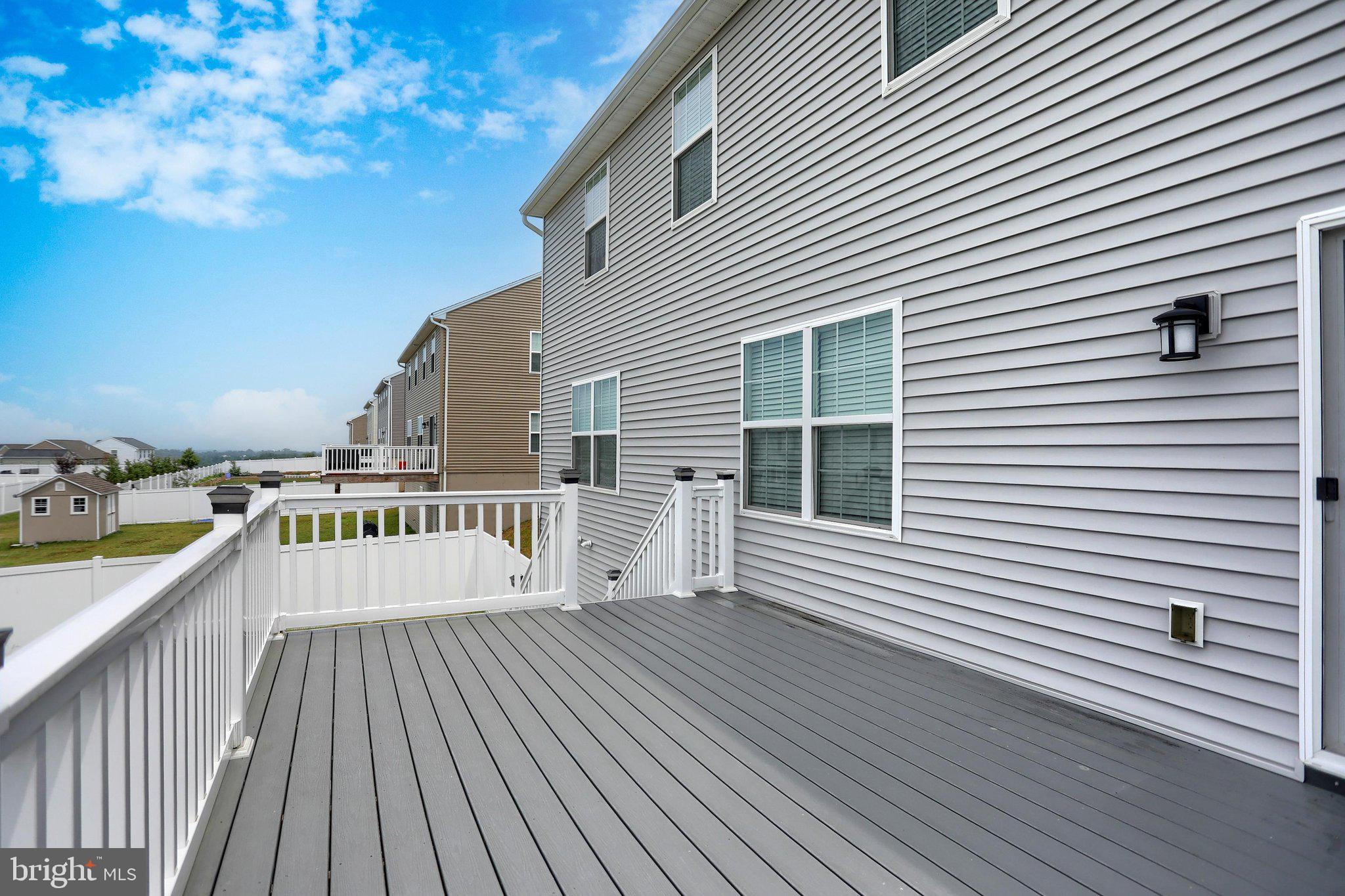 WINDY HEIGHTS, THE NEW - Residential