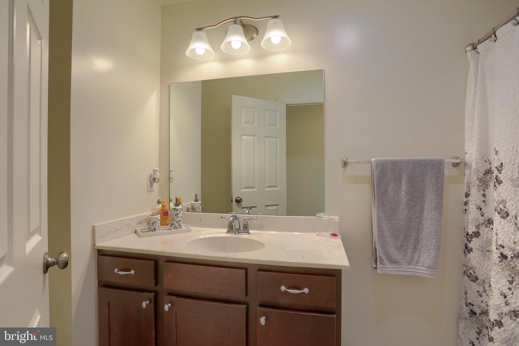 WINDY HEIGHTS, THE NEW - Residential