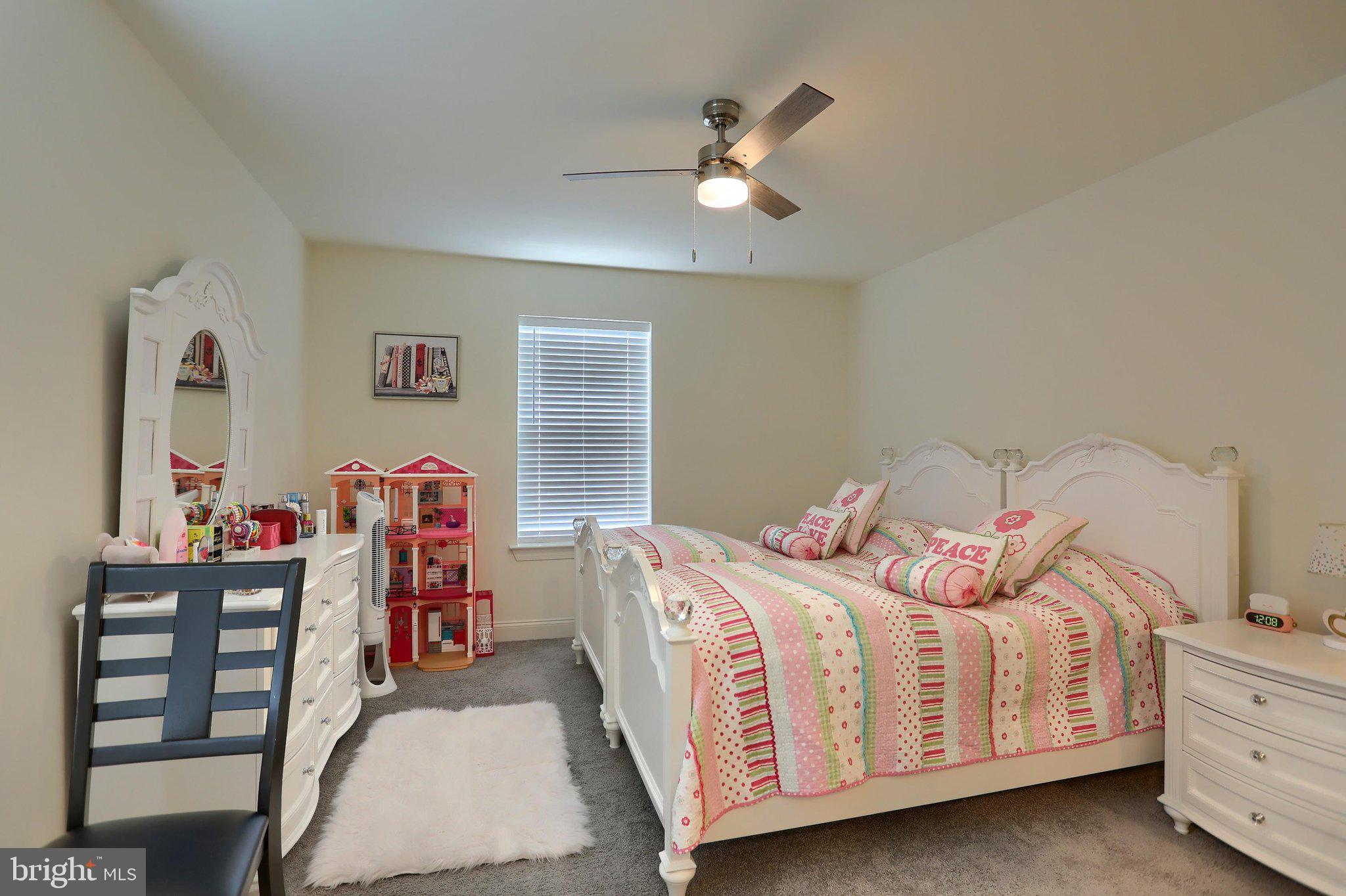 WINDY HEIGHTS, THE NEW - Residential