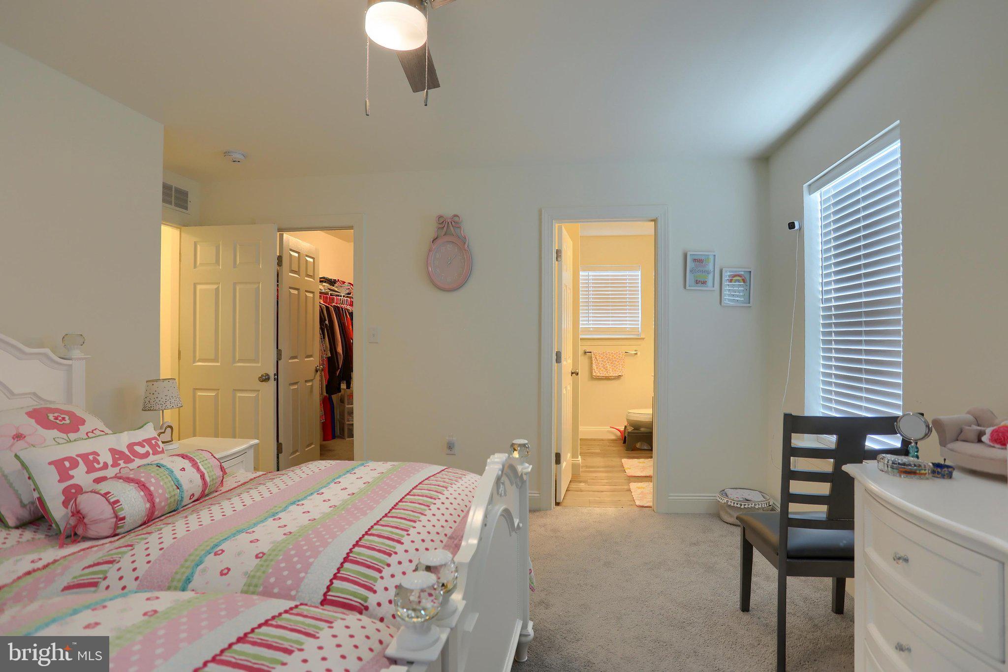 WINDY HEIGHTS, THE NEW - Residential