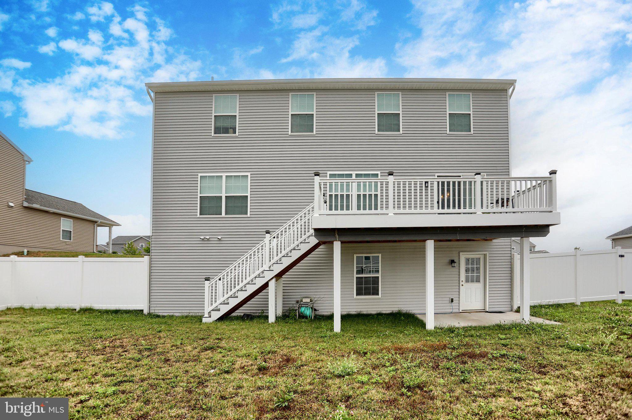 WINDY HEIGHTS, THE NEW - Residential