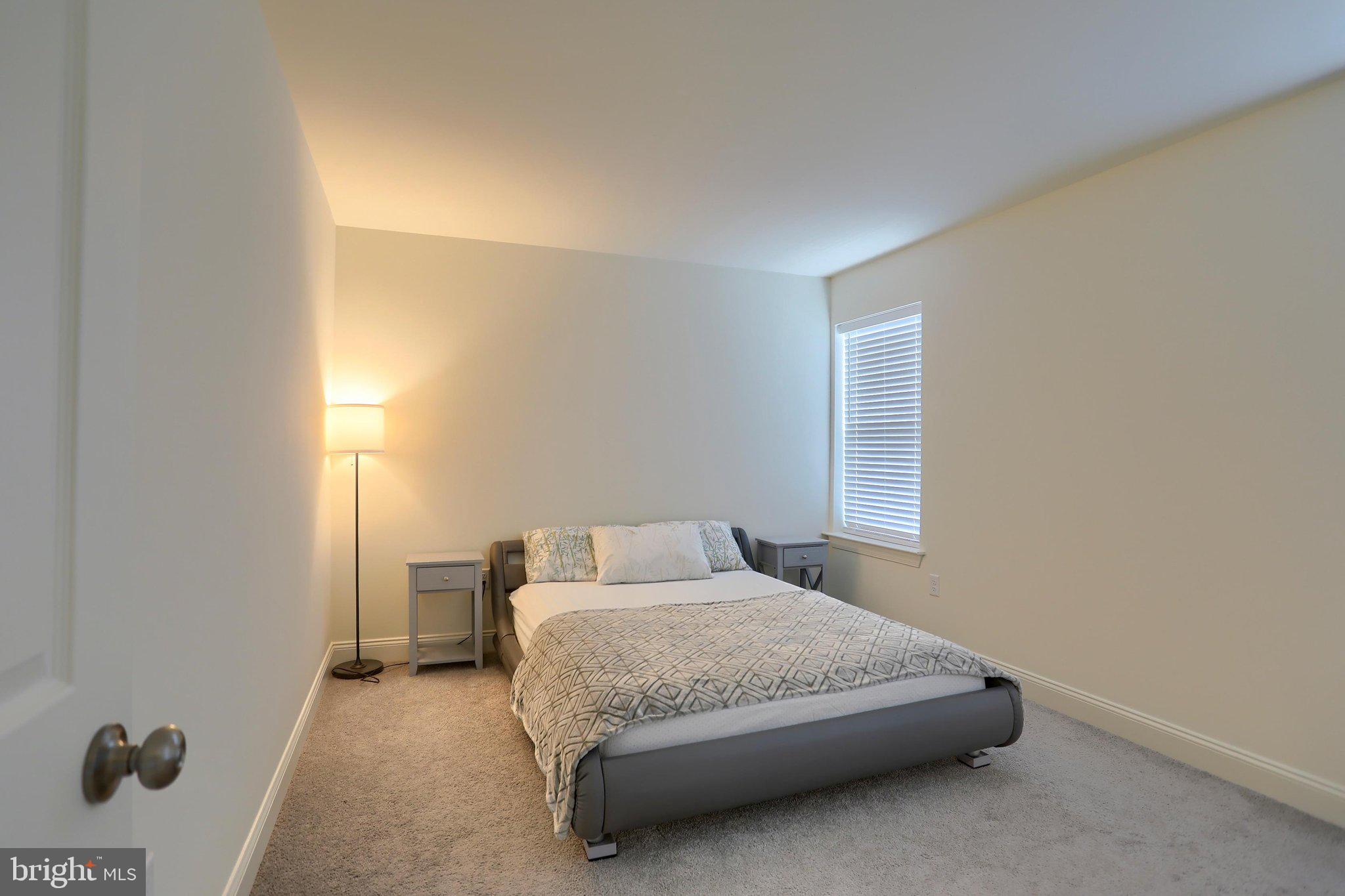 WINDY HEIGHTS, THE NEW - Residential