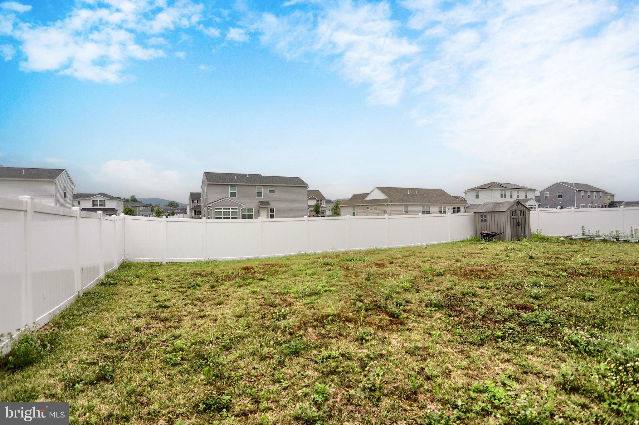 WINDY HEIGHTS, THE NEW - Residential