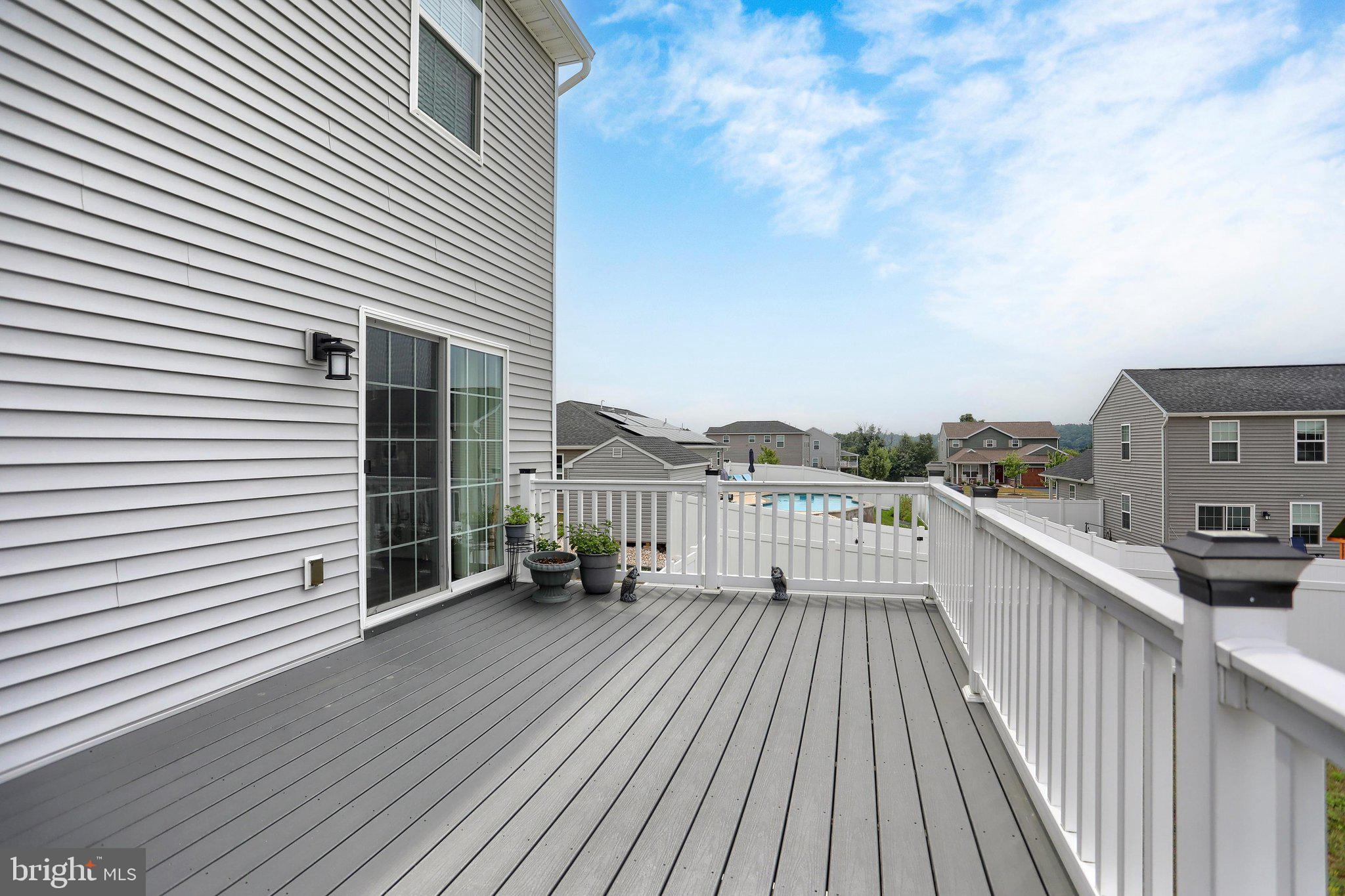 WINDY HEIGHTS, THE NEW - Residential
