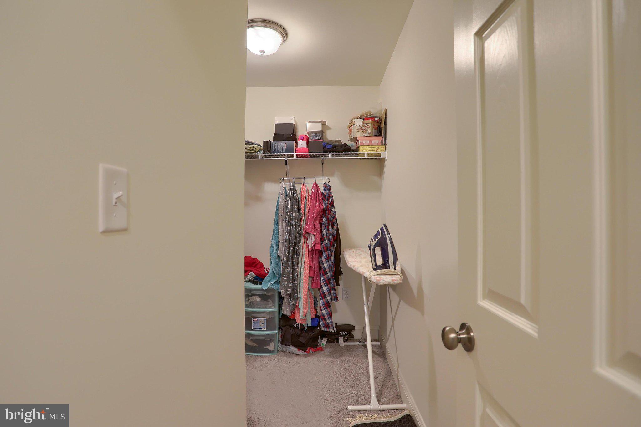 WINDY HEIGHTS, THE NEW - Residential