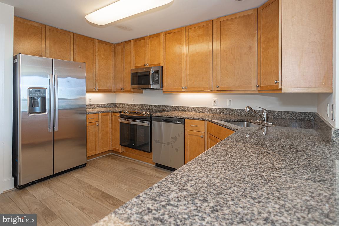 DOCKSIDE CONDOMINIUM - Residential