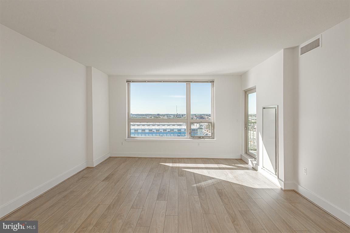 DOCKSIDE CONDOMINIUM - Residential