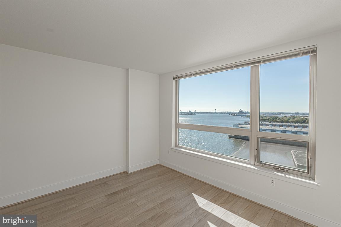 DOCKSIDE CONDOMINIUM - Residential