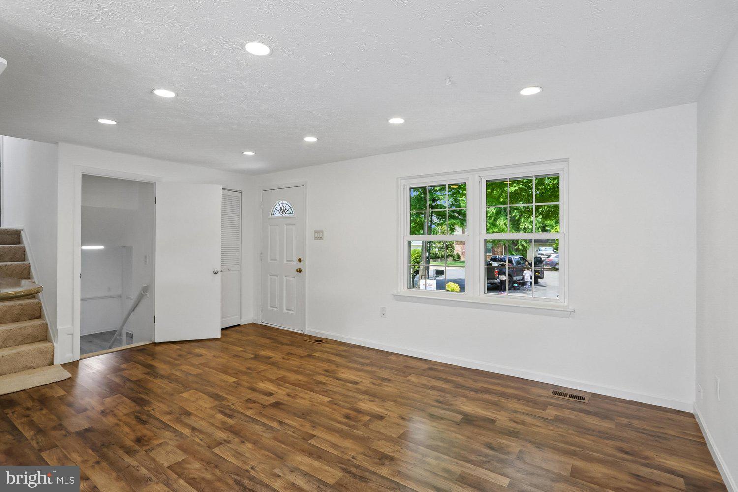 BURKE CENTRE - Residential