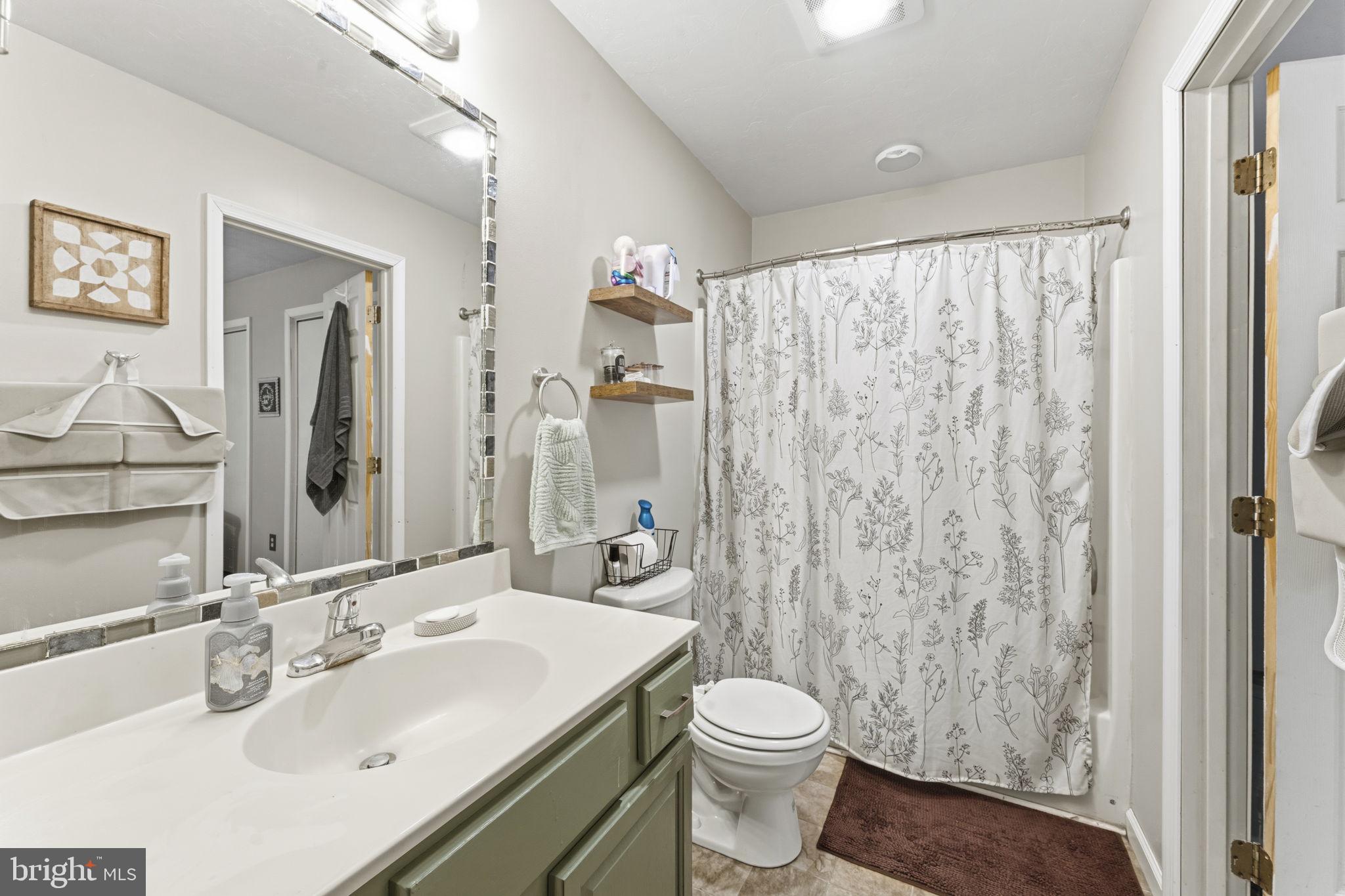 COLONIAL RIDGE - Residential