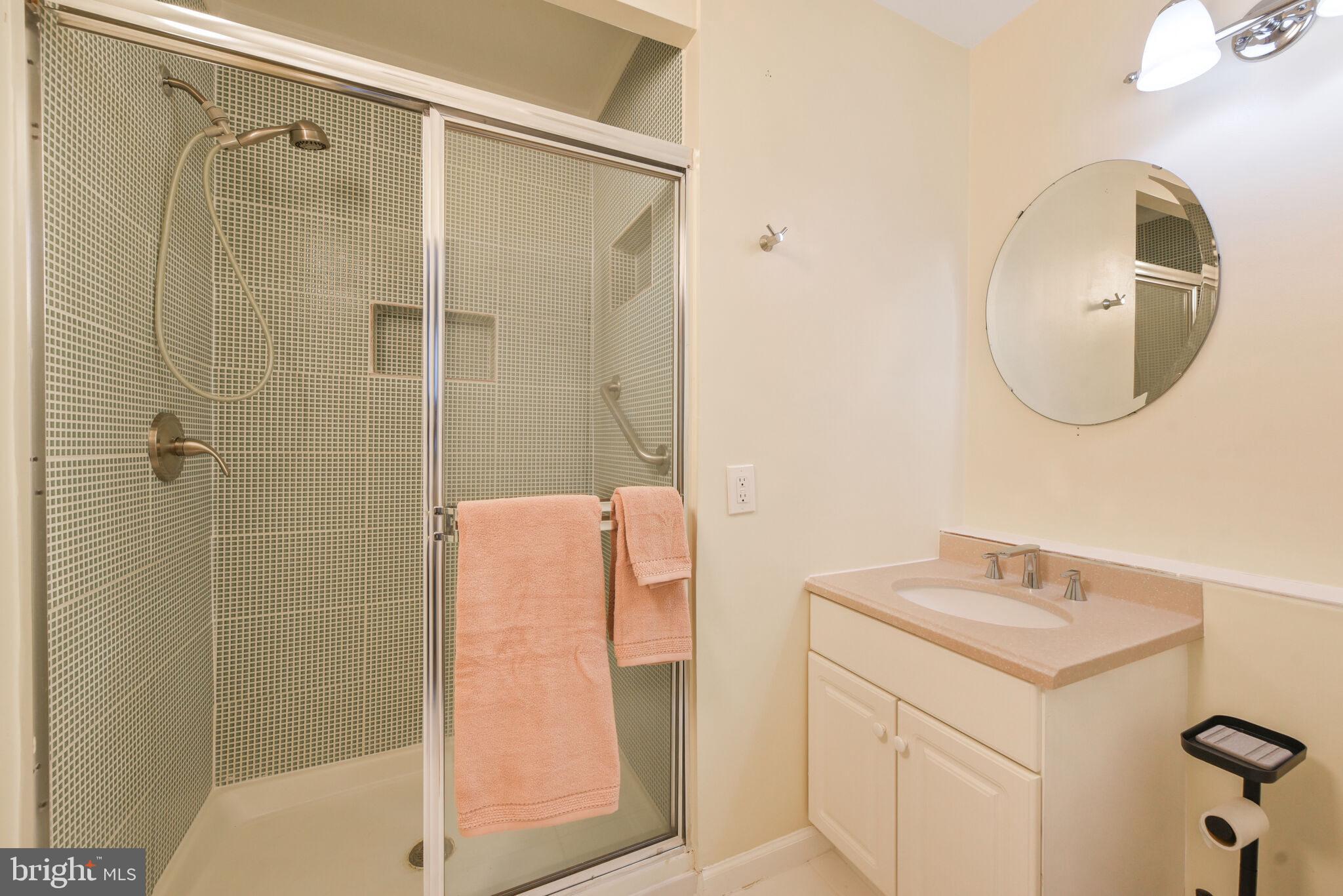 GREAT FALLS CHASE - Residential Lease