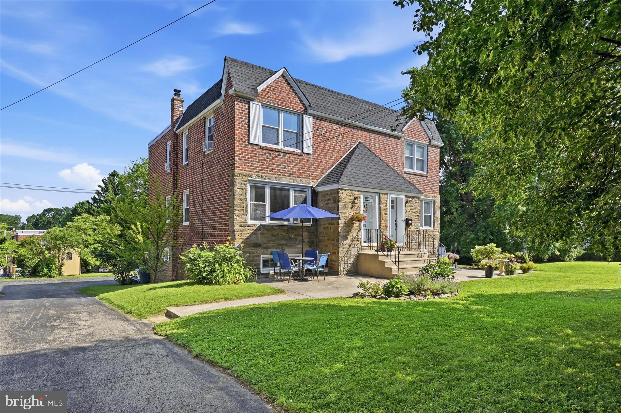 ROXBOROUGH - Residential