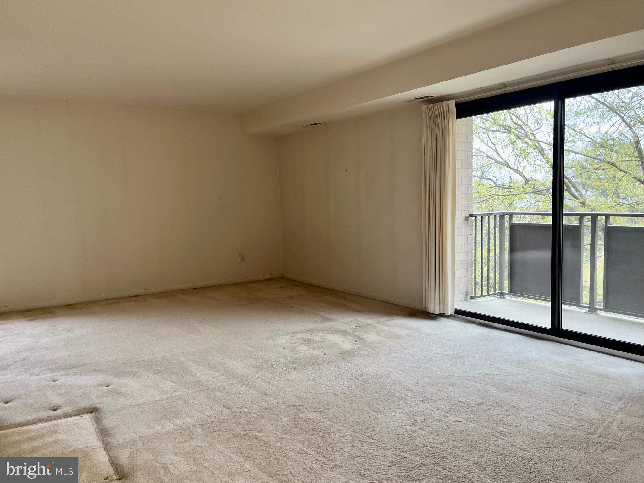 WOODLAKE TOWERS - Residential