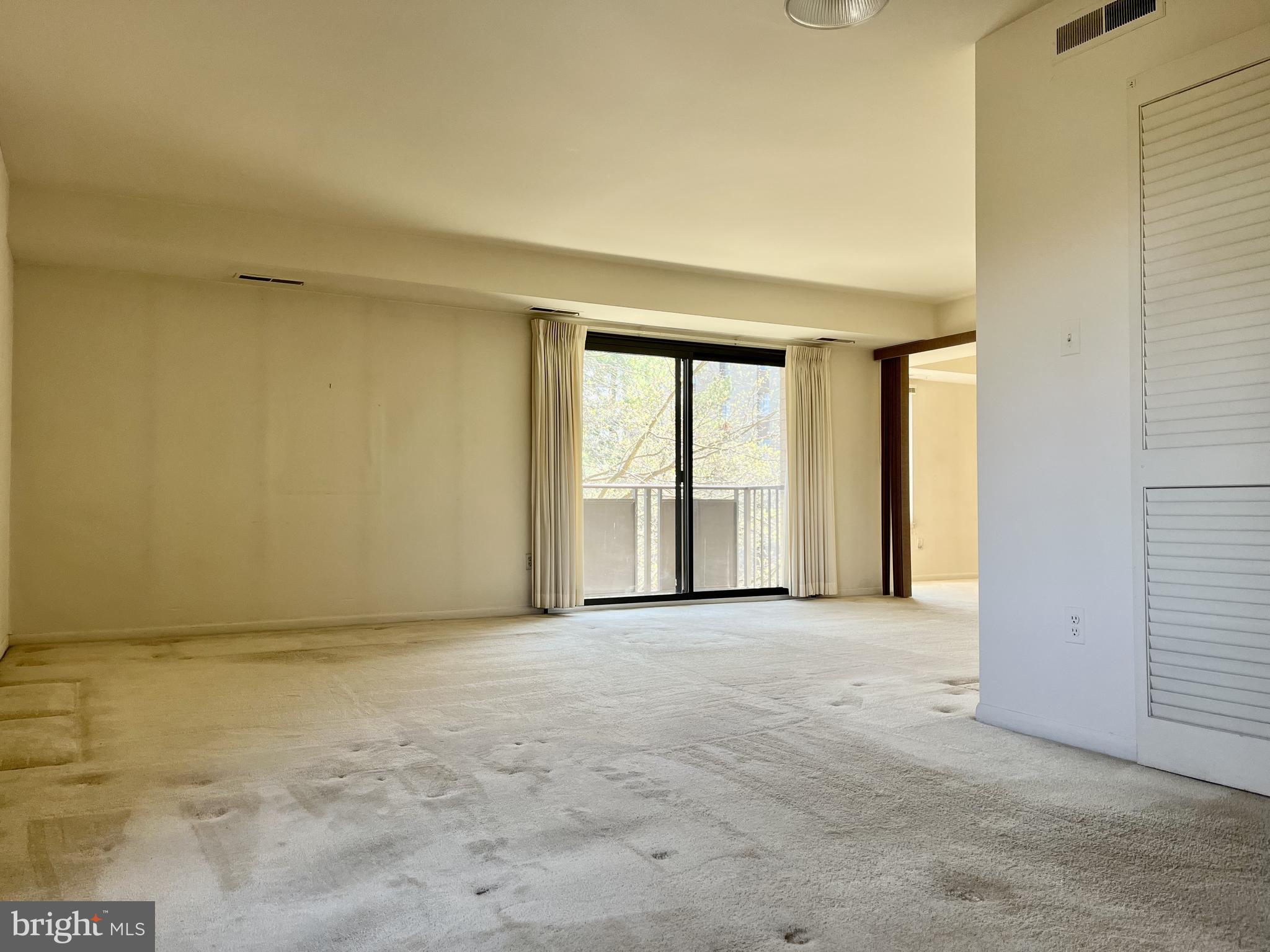 WOODLAKE TOWERS - Residential