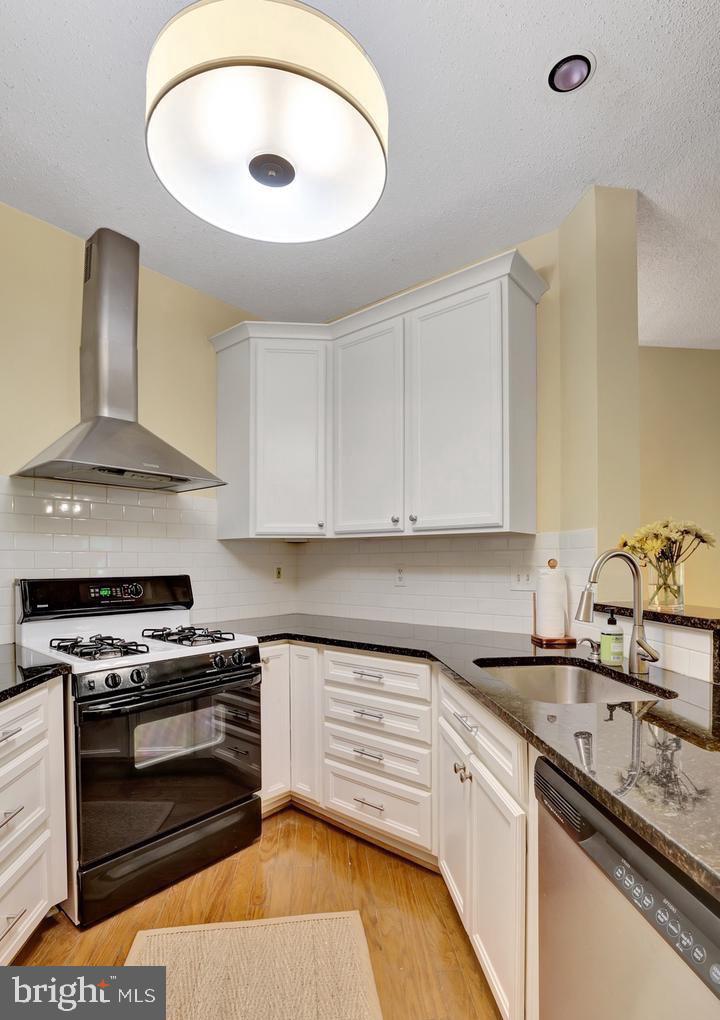 SANDERLING CONDO - Residential Lease