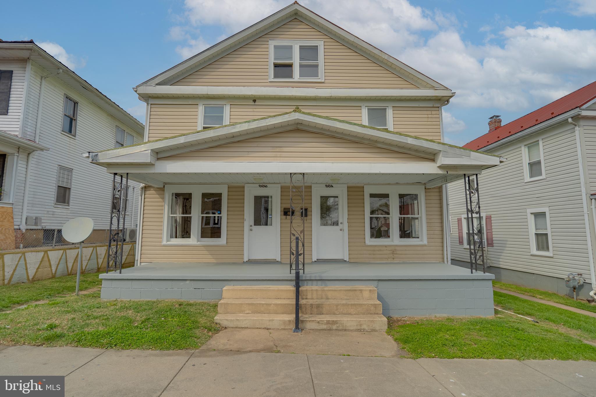 Great investment opportunity! Duplex in downtown Martinsburg, currently unoccupied, two units in ready to be leased condition.  Each unit has 3 bedrooms, 1 full bathroom, and unfinished basement. Brand new gas furnaces on each side. Great location to the downtown and I-81.