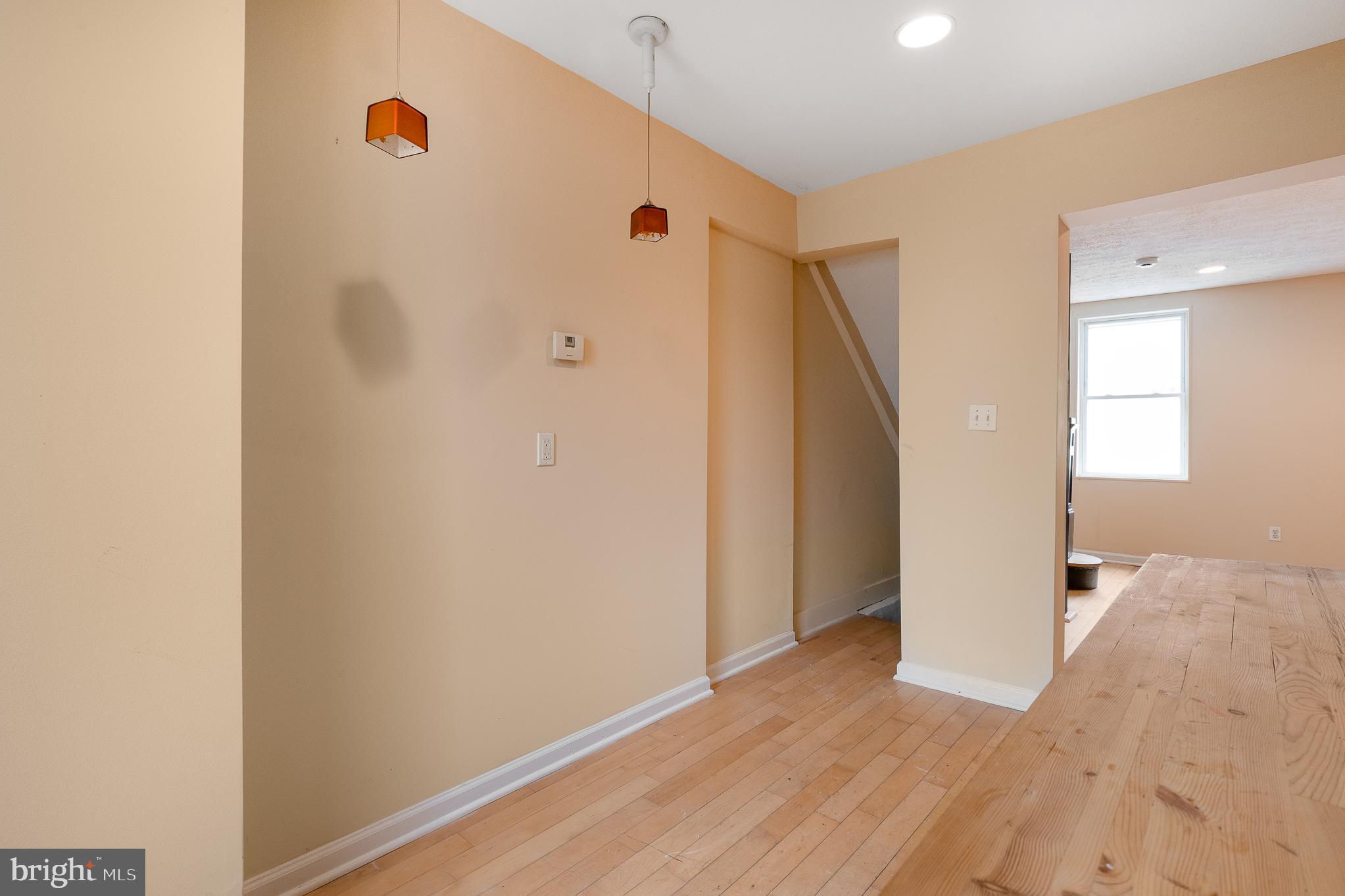 HOLLINS MARKET - Residential