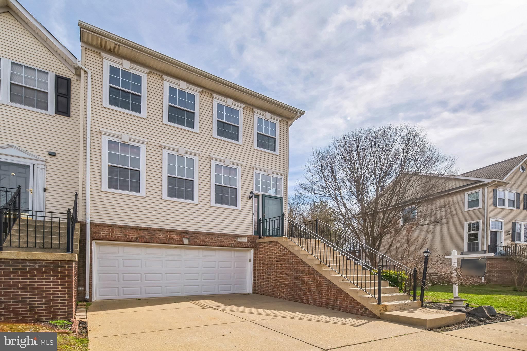 SIGNATURE AT BROADLANDS - Residential