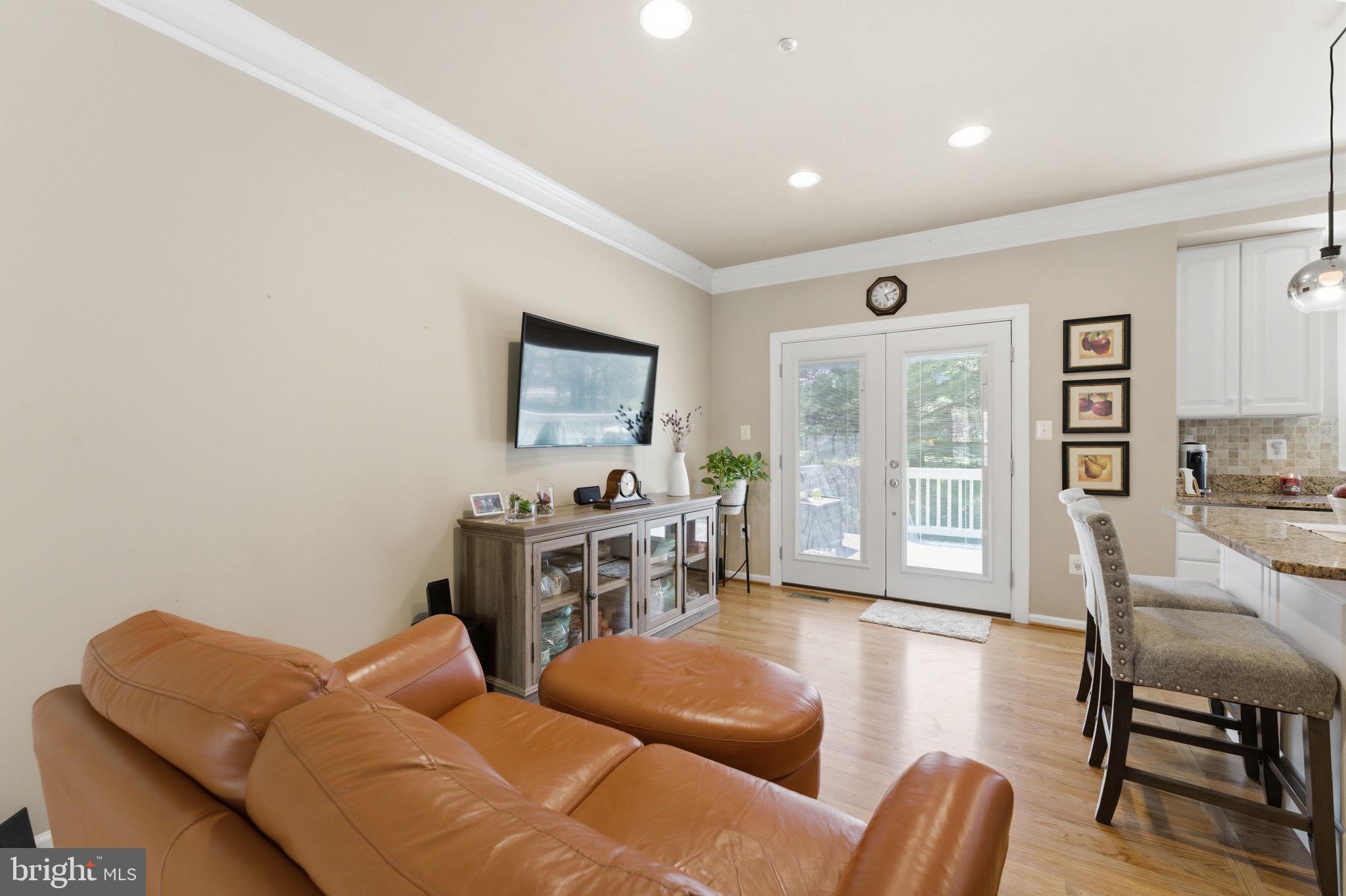 CLOVERLEAF CENTER - Residential