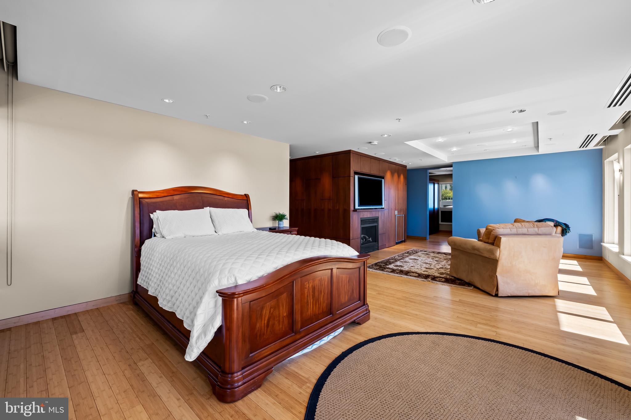 HARBOR EAST - Residential