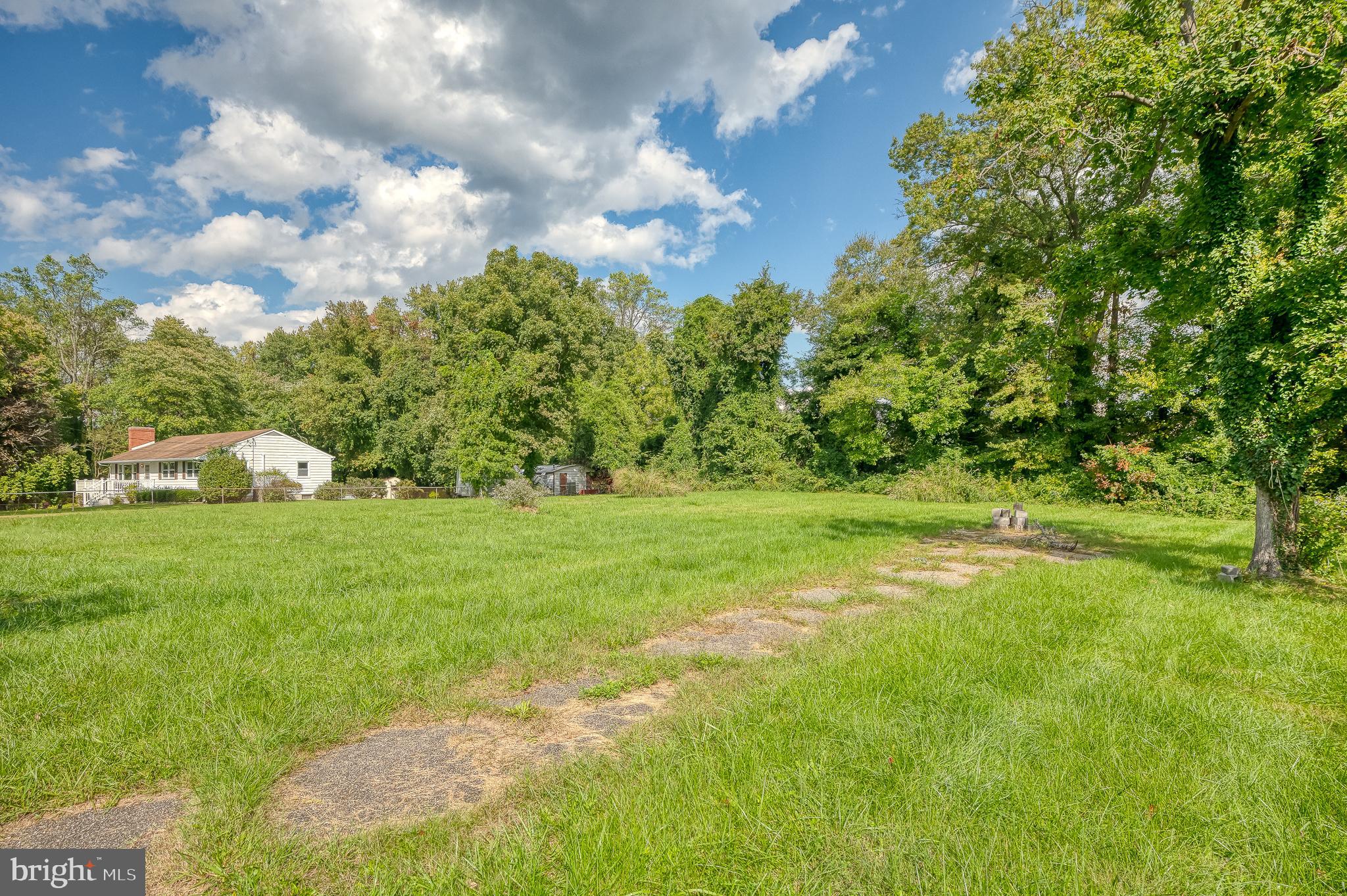 OAKLYN MANOR - Land