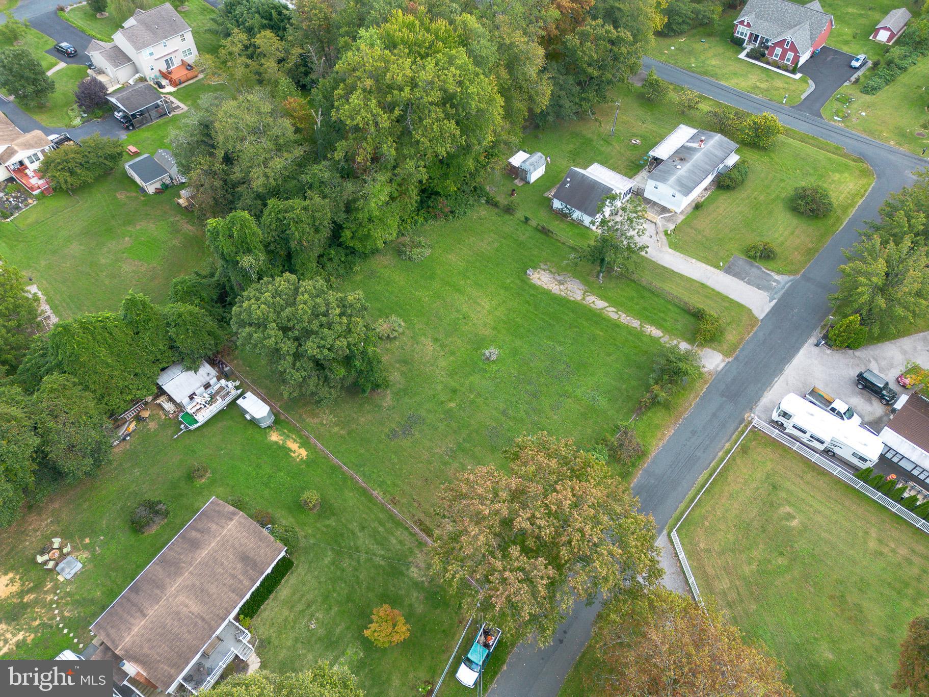 OAKLYN MANOR - Land
