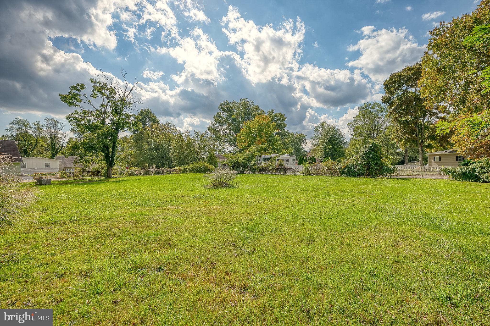 OAKLYN MANOR - Land