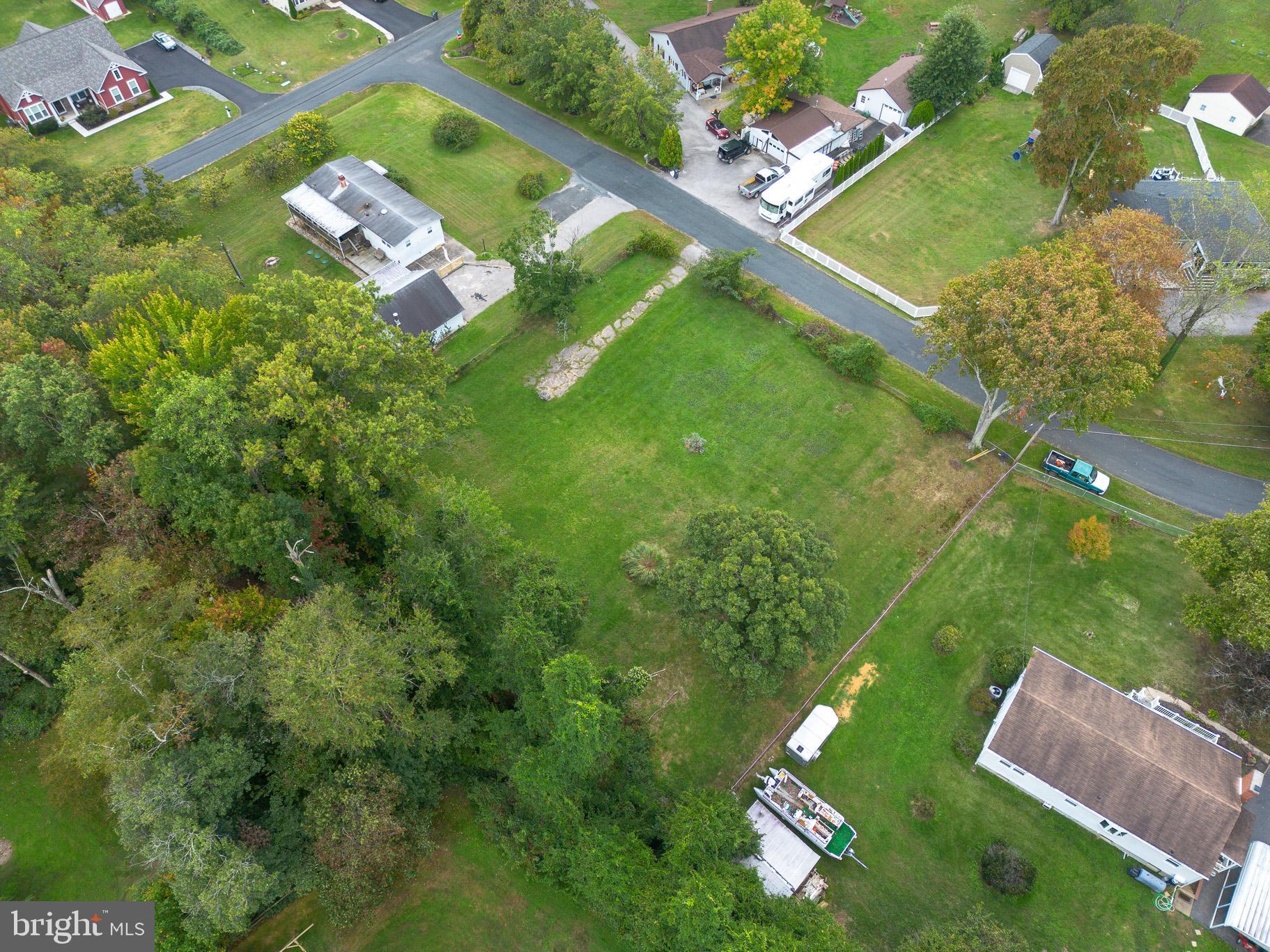 OAKLYN MANOR - Land
