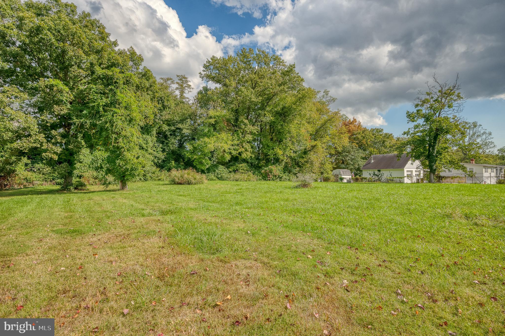 OAKLYN MANOR - Land