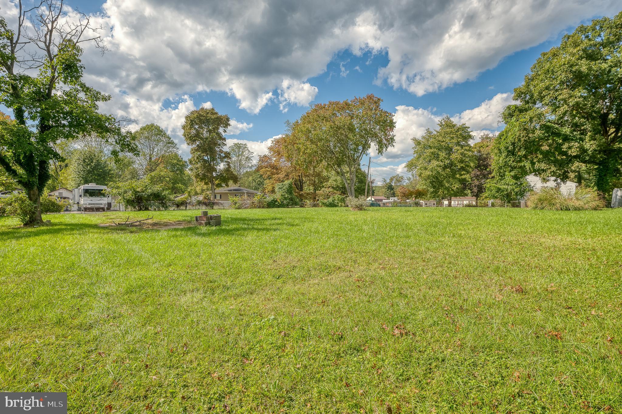 OAKLYN MANOR - Land