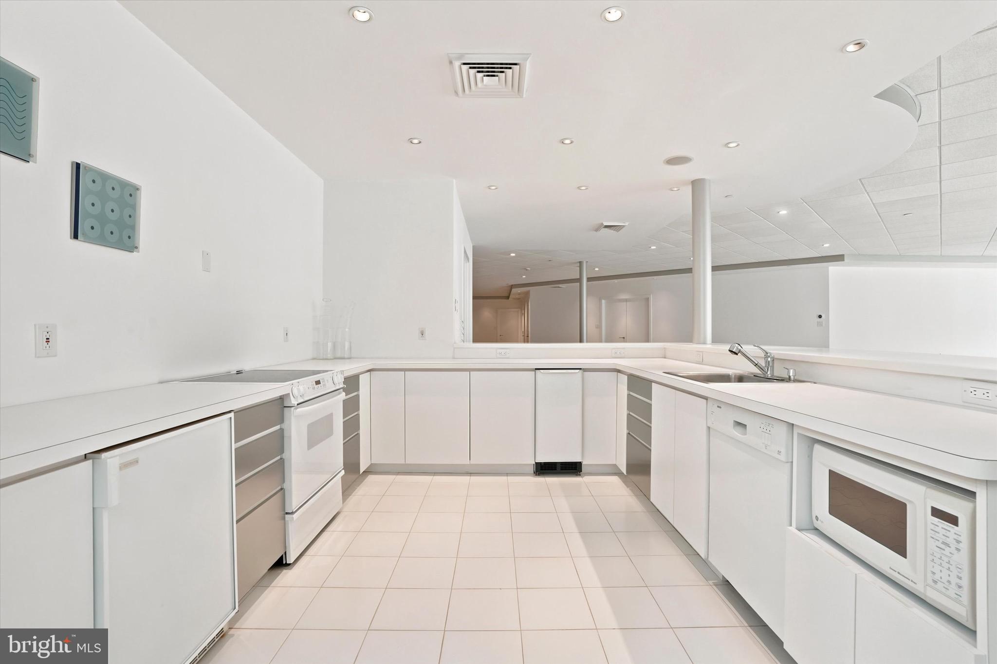 COUNTRY CLUB ESTS - Residential