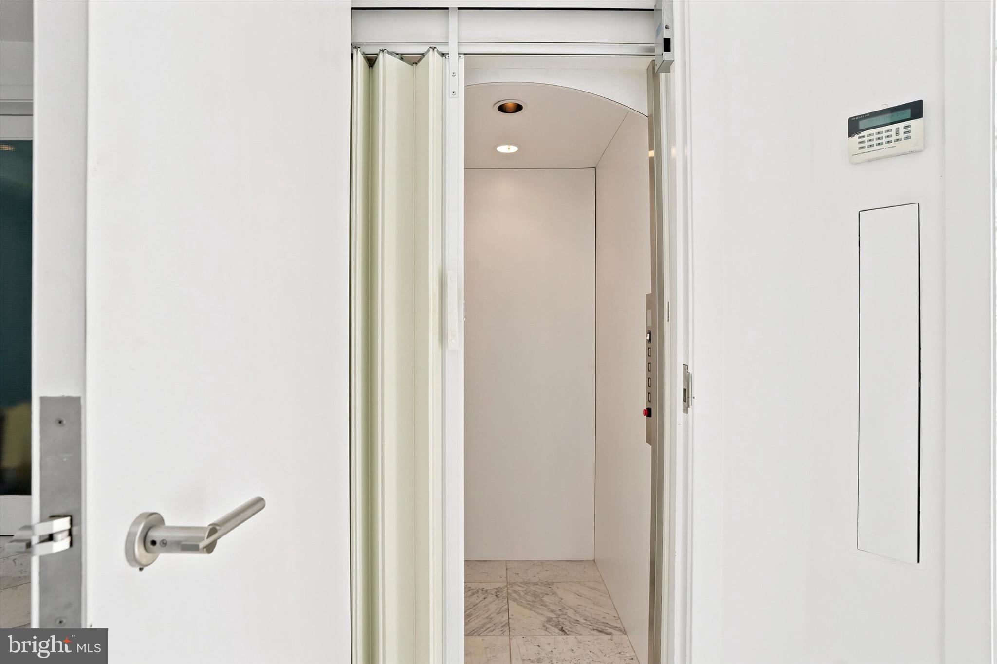 COUNTRY CLUB ESTS - Residential