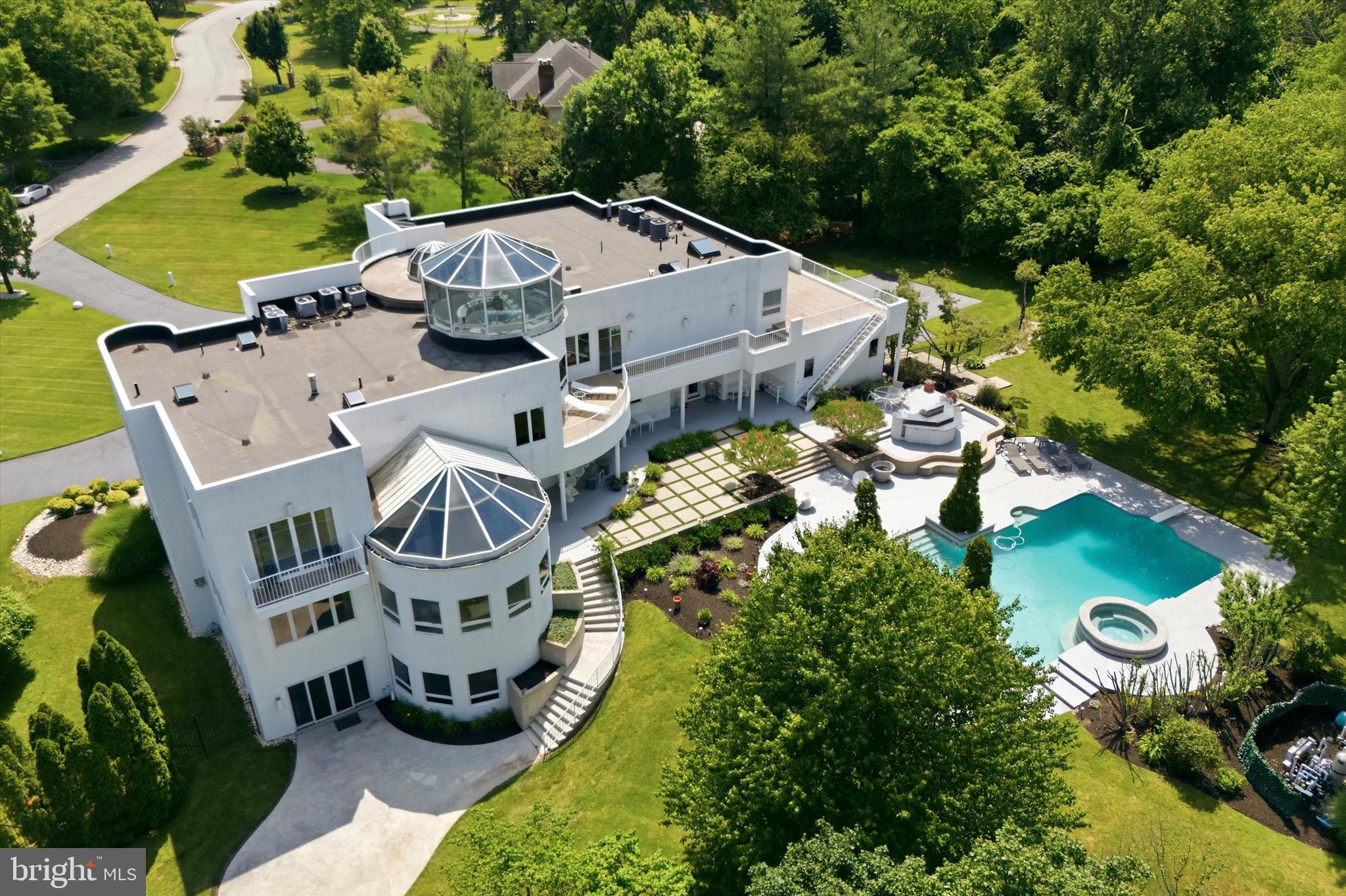 COUNTRY CLUB ESTS - Residential