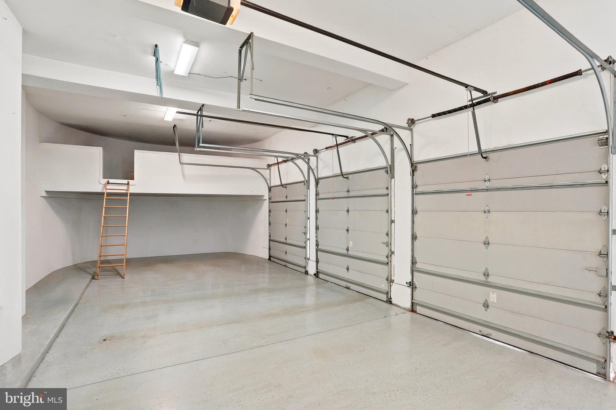 COUNTRY CLUB ESTS - Residential