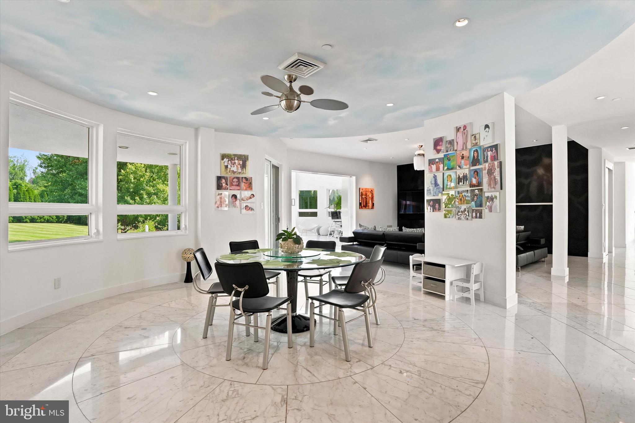 COUNTRY CLUB ESTS - Residential