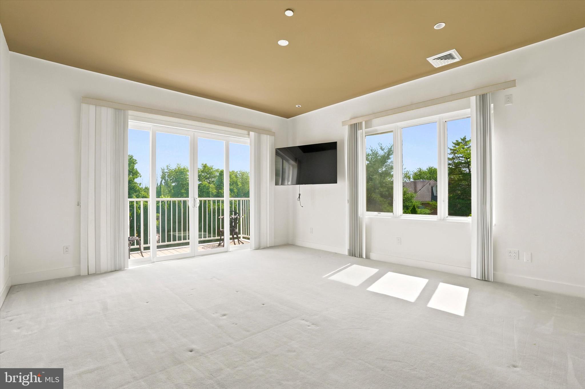 COUNTRY CLUB ESTS - Residential