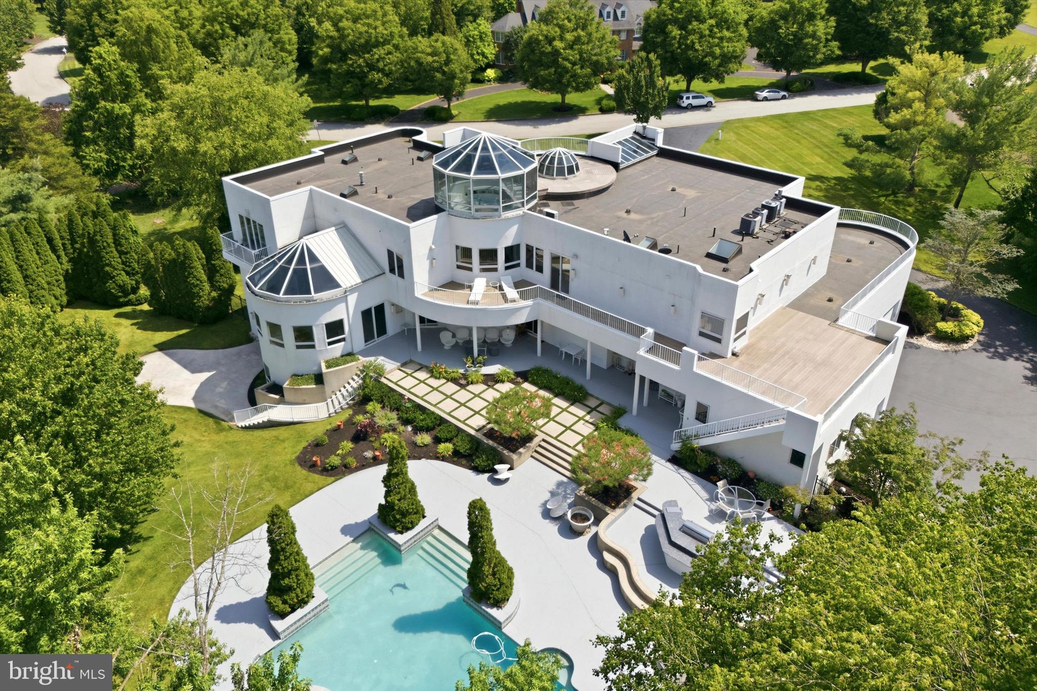 COUNTRY CLUB ESTS - Residential