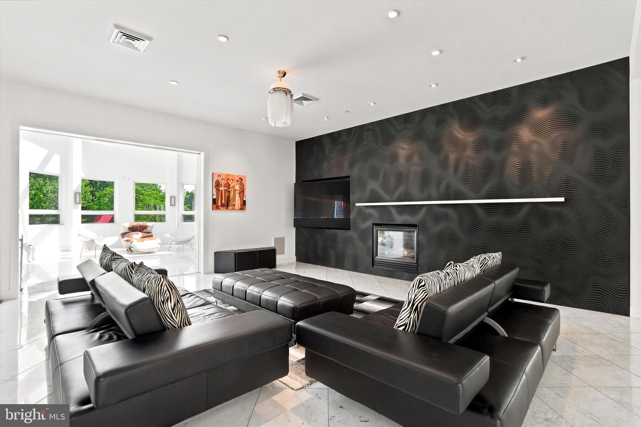 COUNTRY CLUB ESTS - Residential