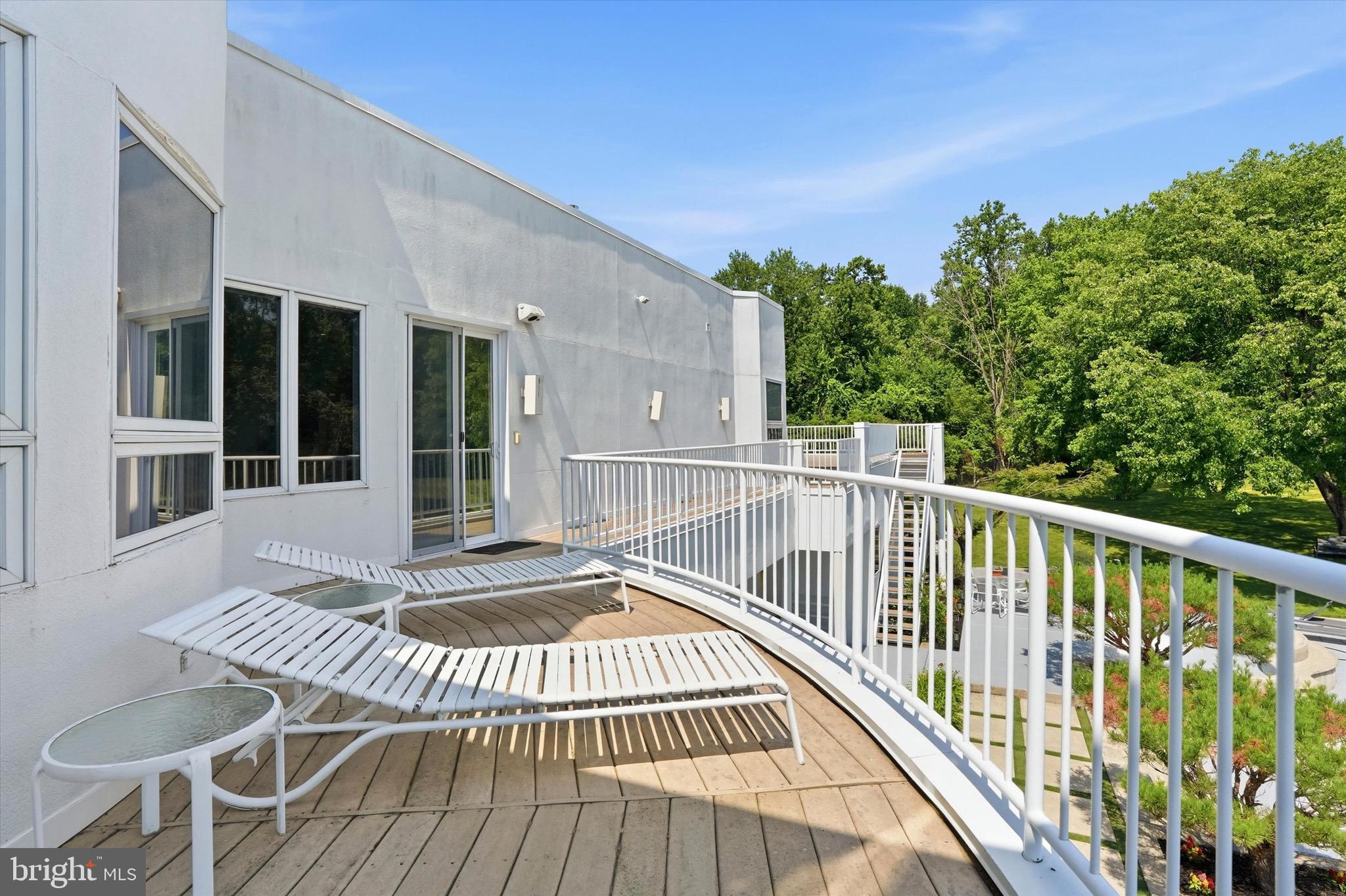COUNTRY CLUB ESTS - Residential