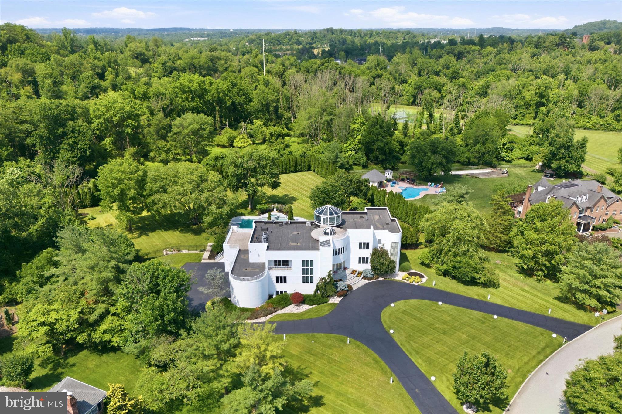 COUNTRY CLUB ESTS - Residential