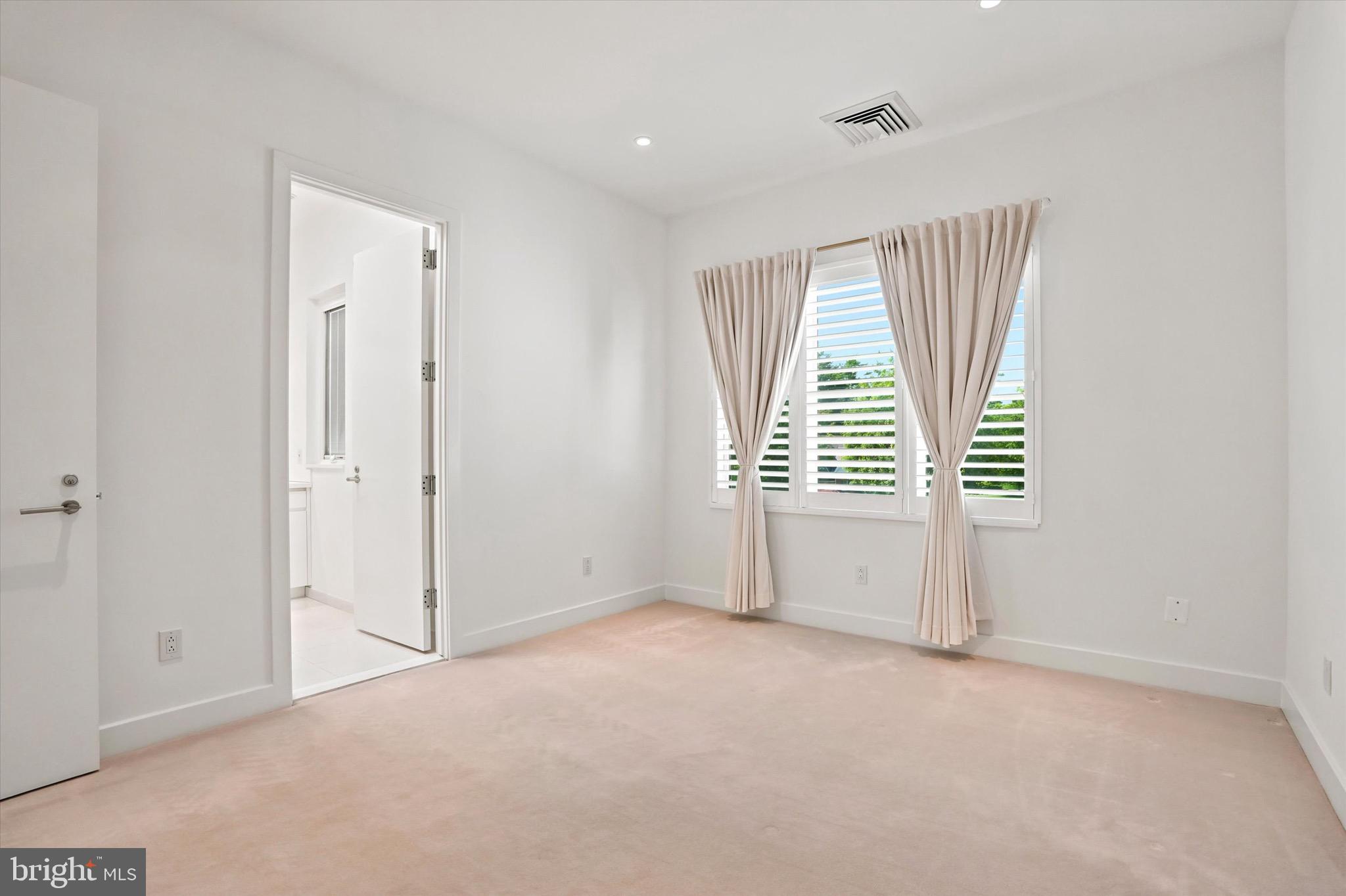 COUNTRY CLUB ESTS - Residential