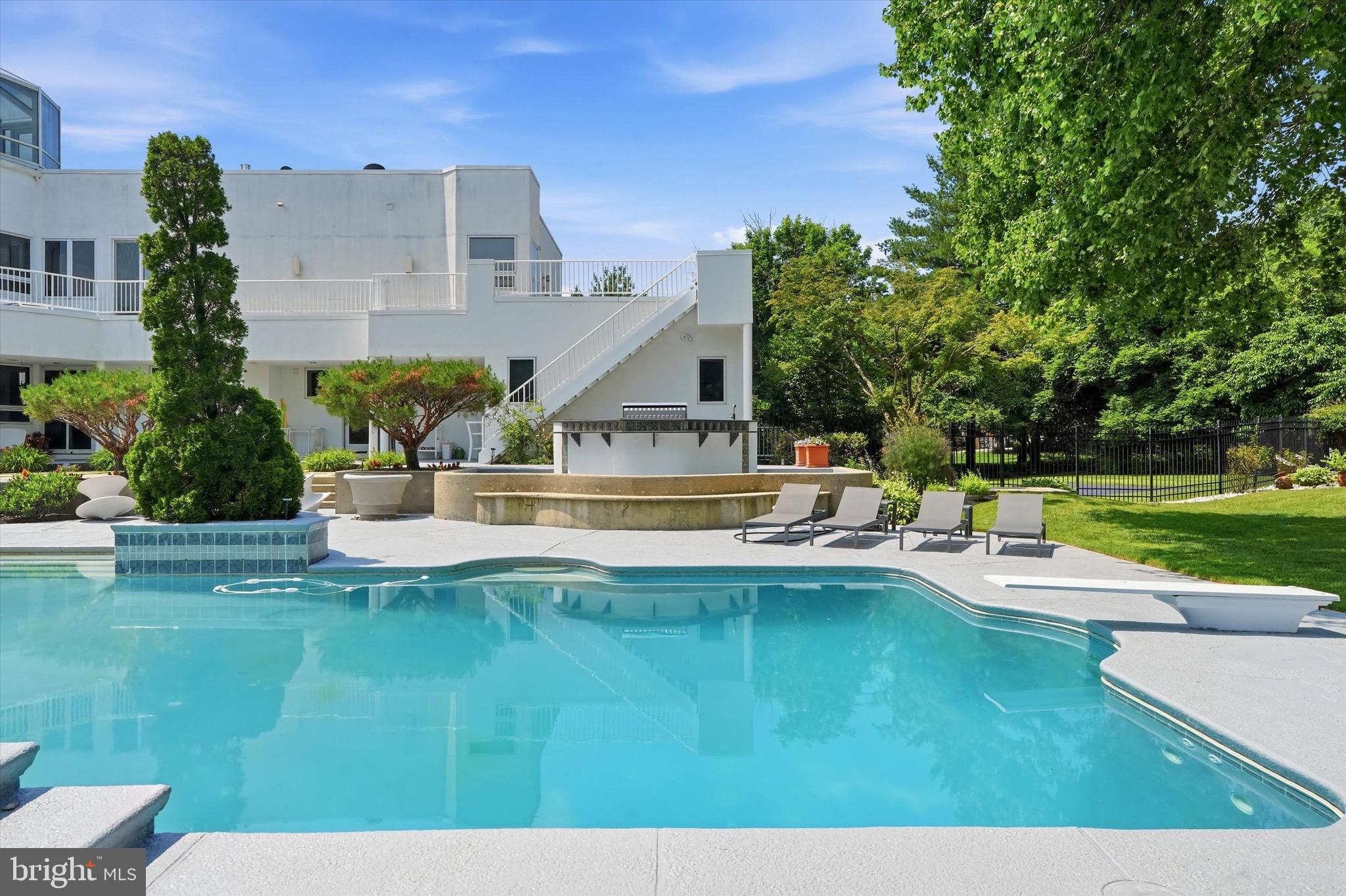 COUNTRY CLUB ESTS - Residential