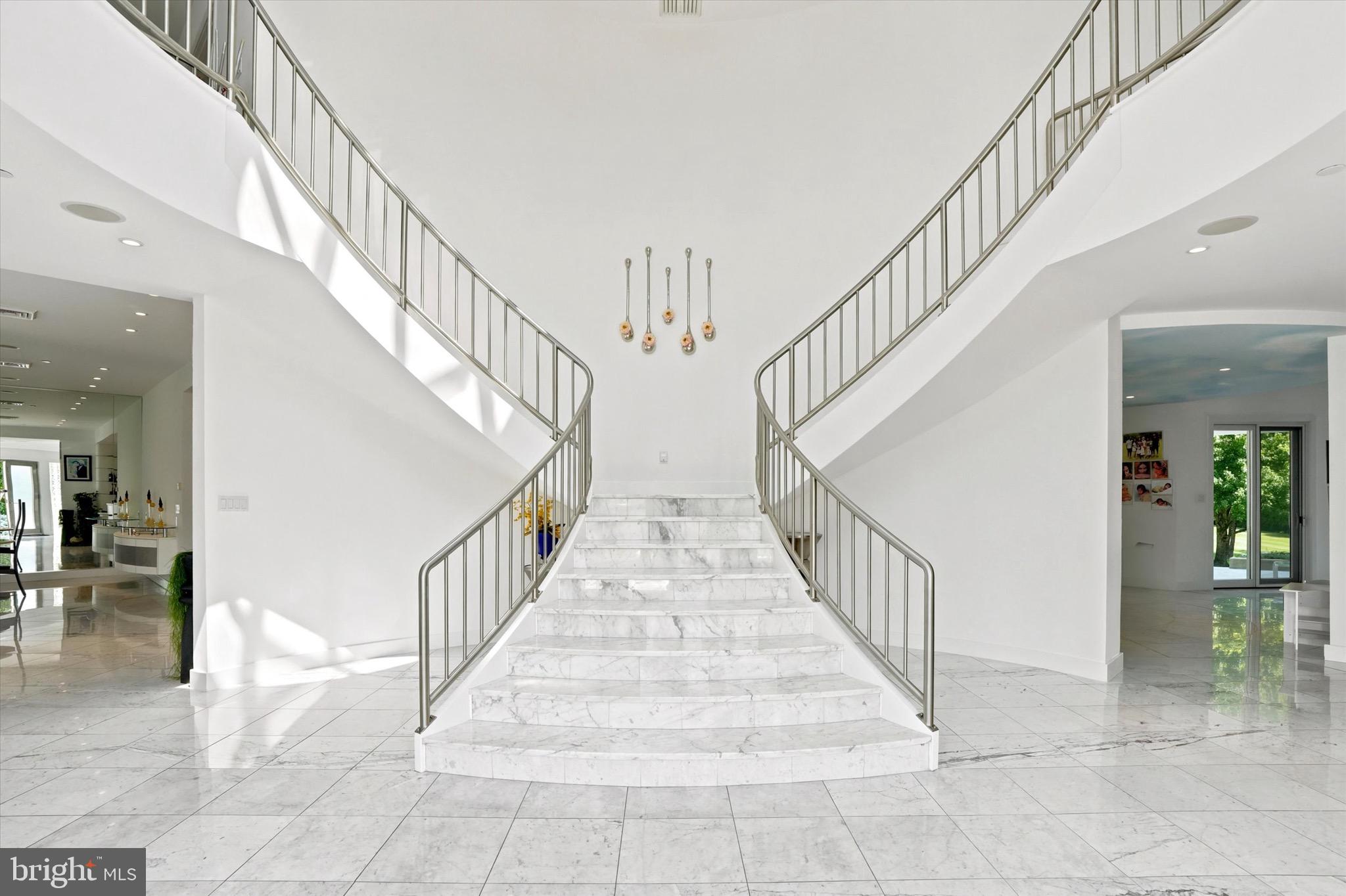 COUNTRY CLUB ESTS - Residential