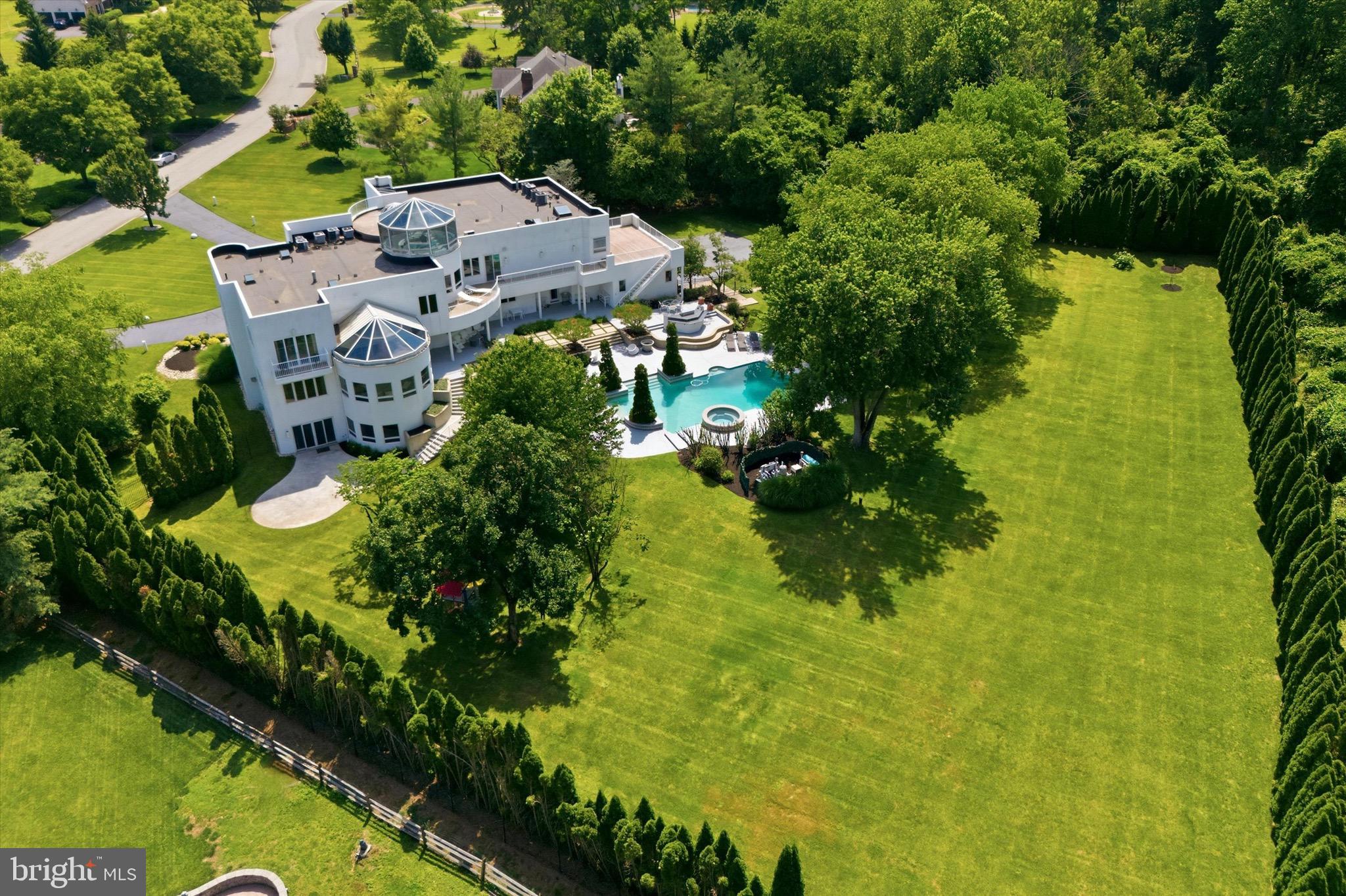 COUNTRY CLUB ESTS - Residential